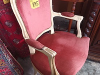Lot 895 - roze armstoel louis xv - afbeelding 2 van  3