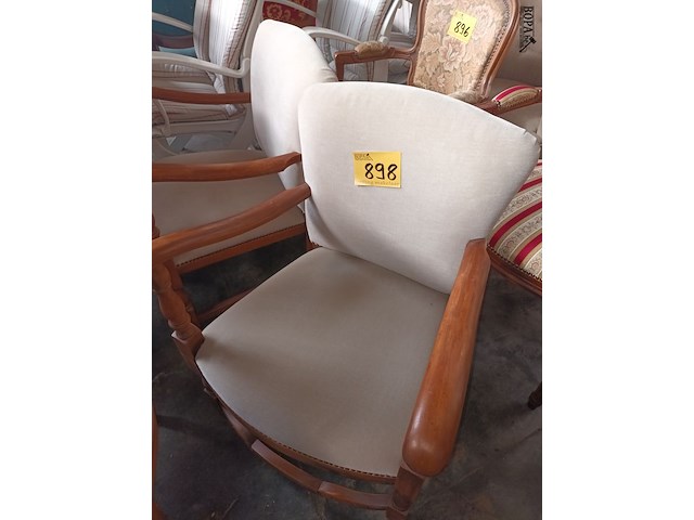 Lot 898 - armstoelen. 2 stuks - afbeelding 1 van  4