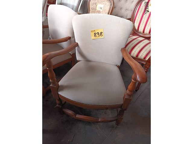 Lot 898 - armstoelen. 2 stuks - afbeelding 2 van  4