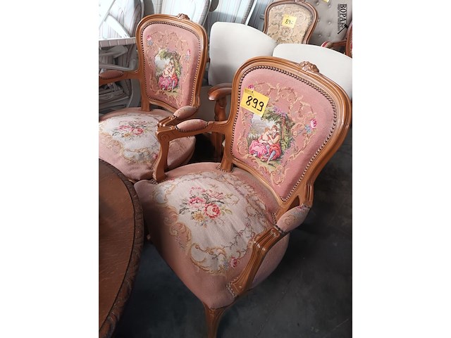 Lot 899 - armstoelen louis xv. 2 stuks - afbeelding 1 van  4