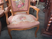 Lot 899 - armstoelen louis xv. 2 stuks - afbeelding 3 van  4