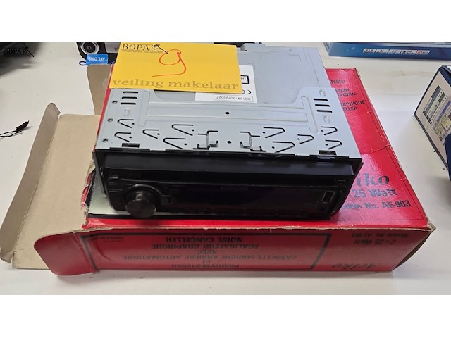 Lot 9 - auto radio- cd speler kenwood en aciko - afbeelding 1 van  4