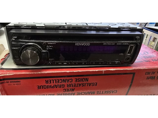 Lot 9 - auto radio- cd speler kenwood en aciko - afbeelding 2 van  4
