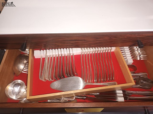 Lot 9 - bestekkoffer met verzilverd bestek - afbeelding 3 van  5