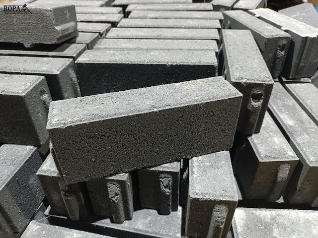 Lot 9 - betonklinkers - afbeelding 2 van  4