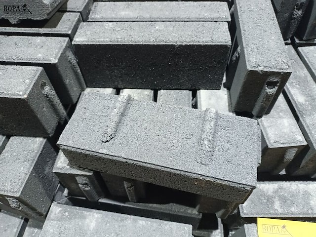 Lot 9 - betonklinkers - afbeelding 3 van  4