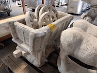 Lot 9 - betonnen tuinbeeld trekpaarden - afbeelding 3 van  4