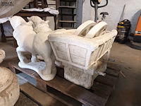 Lot 9 - betonnen tuinbeeld trekpaarden - afbeelding 4 van  4