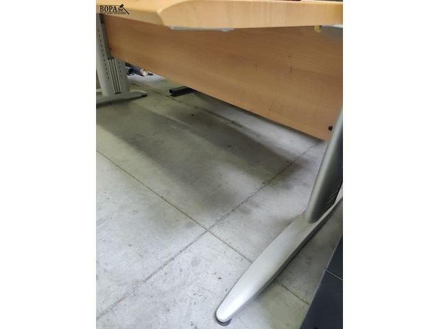 Lot 9 - bureel met aanbouw - afbeelding 2 van  4