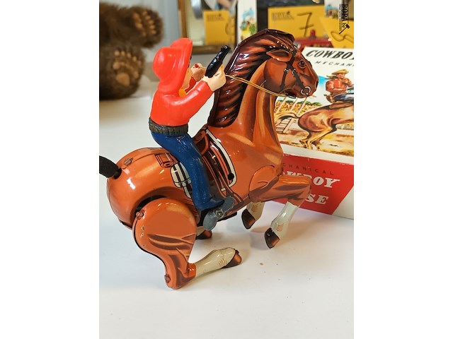 Lot 9 - daiya blikken paard met cowboy - afbeelding 3 van  6