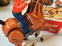 Lot 9 - daiya blikken paard met cowboy - afbeelding 3 van  6