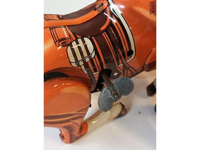 Lot 9 - daiya blikken paard met cowboy - afbeelding 4 van  6