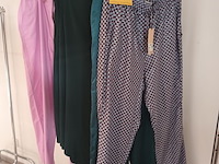 Lot 9 - damesbroeken en rok l en xl. 4 stuks