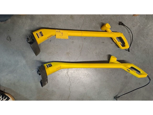 Lot 9 - electrische grastrimmer powerplus 2 stuks - geel - afbeelding 1 van  4