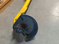 Lot 9 - electrische grastrimmer powerplus 2 stuks - geel - afbeelding 4 van  4