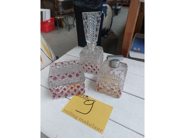 Lot 9 - glazen parfumset, 3 stuks - afbeelding 1 van  1
