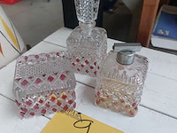 Lot 9 - glazen parfumset, 3 stuks