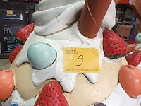 Lot 9 - groot ijsje in polyester - afbeelding 4 van  4