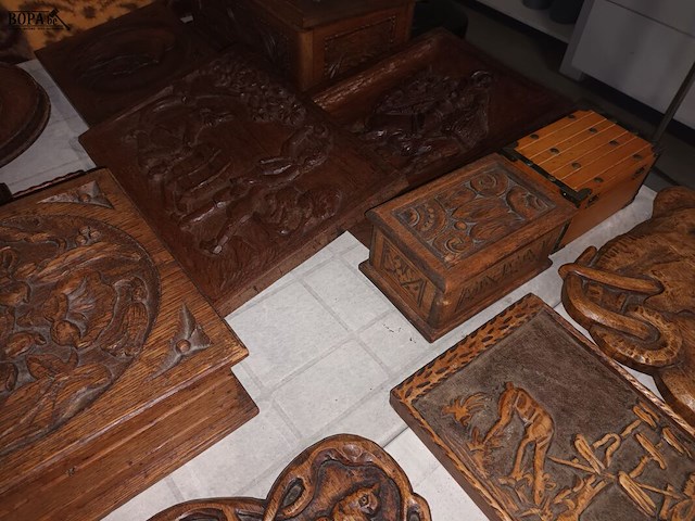 Lot 9 - houten decoratie. 16 stuks - afbeelding 7 van  7