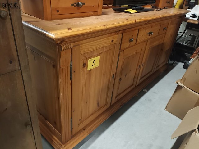 Lot 9 - houten dressoir kast - afbeelding 1 van  3