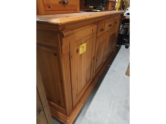Lot 9 - houten dressoir kast - afbeelding 2 van  3
