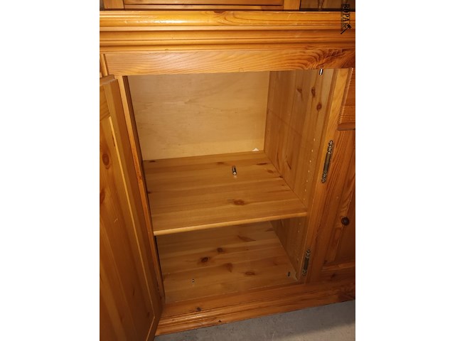 Lot 9 - houten dressoir kast - afbeelding 3 van  3