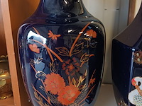 Lot 9 - kobalt blauwe vazen. 2 stuks - afbeelding 3 van  4