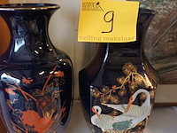 Lot 9 - kobalt blauwe vazen. 2 stuks - afbeelding 4 van  4
