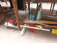 Lot 9 - kuismateriaal. 19 stuks - afbeelding 1 van  3