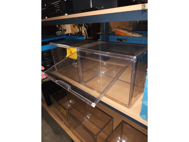 Lot 9 - kunststof opbergbox. 2 stuks - afbeelding 2 van  3