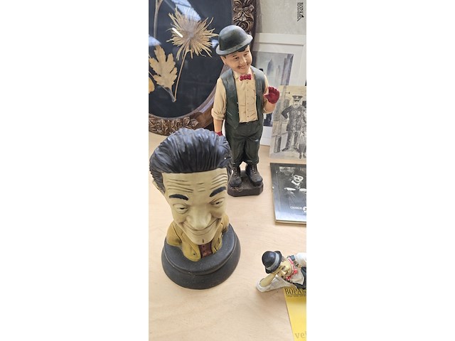 Lot 9 - lot chaplin figuren en kaders ong 13 stuks - afbeelding 2 van  9
