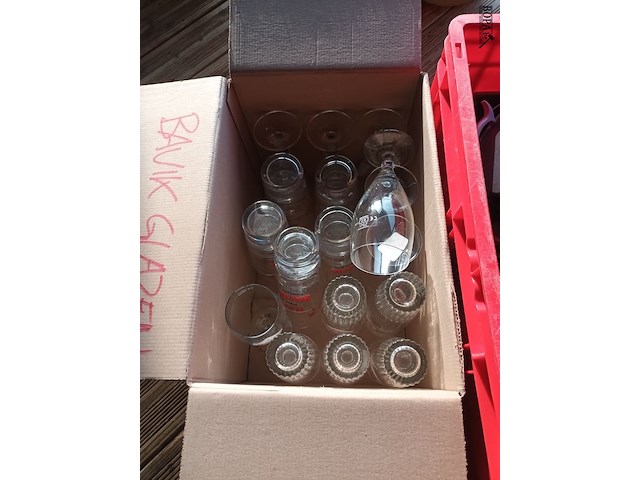 Lot 9 - lot glazen en keukengerei - afbeelding 1 van  5