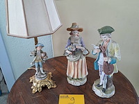 Lot 9 - lot tafellamp, 2 klassieke porseleinen figuren rococco stijl