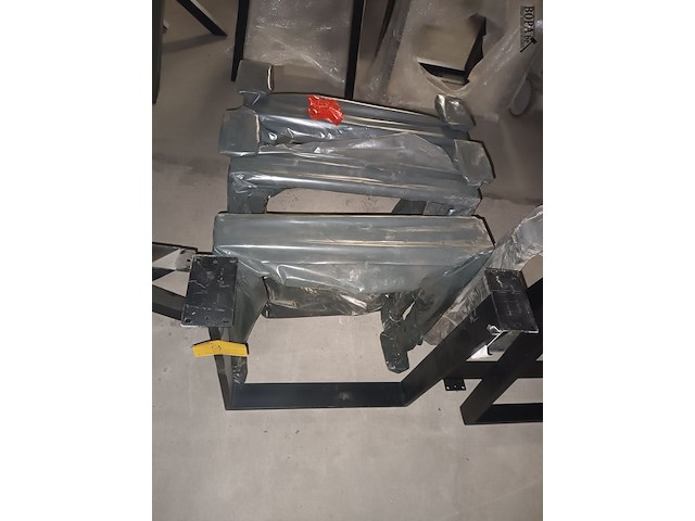 Lot 9 - metalen tafelpoten u-vorm. 6 stuks - afbeelding 2 van  3