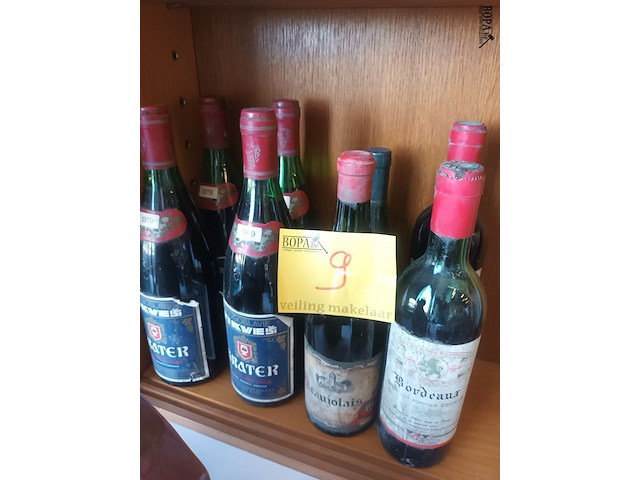 Lot 9 - oude wijnen. 8 stuks - afbeelding 1 van  4