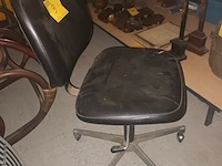 Lot 9 - retro bureaustoel - afbeelding 2 van  3