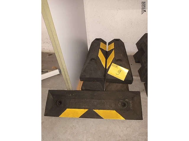 Lot 9 - rubberen parkeerstop. 5 stuks - afbeelding 1 van  5