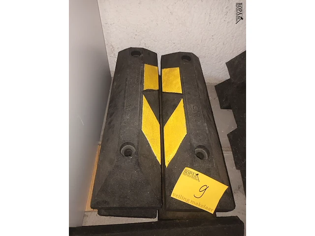 Lot 9 - rubberen parkeerstop. 5 stuks - afbeelding 2 van  5