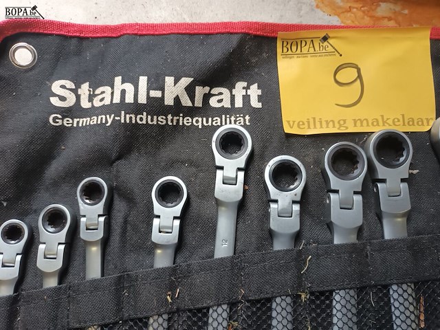 Lot 9 - set steek-ringsleutels - afbeelding 2 van  4