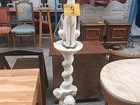 Lot 9 - sokkel met beeld kat