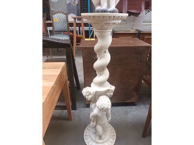 Lot 9 - sokkel met beeld kat - afbeelding 4 van  4