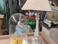Lot 9 - tafellamp en glazen stolp