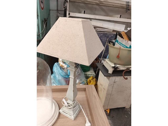 Lot 9 - tafellamp en glazen stolp - afbeelding 3 van  3