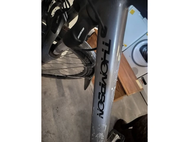 Lot 9 - thompsom e-bike - afbeelding 3 van  5