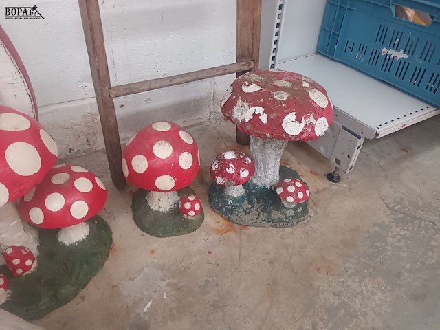 Lot 9 - tuindecoratie. 9 stuks - afbeelding 6 van  6