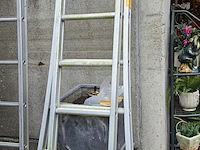 Lot 9 - uitschuifbare ladder 2 x 8 treden - afbeelding 1 van  3