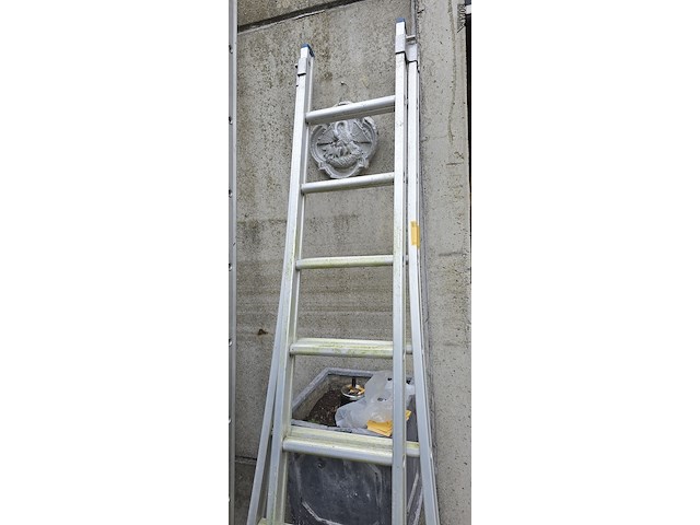 Lot 9 - uitschuifbare ladder 2 x 8 treden - afbeelding 3 van  3