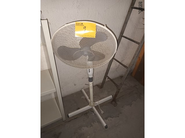 Lot 9 - vloerventilator - afbeelding 1 van  3