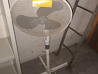 Lot 9 - vloerventilator - afbeelding 1 van  3