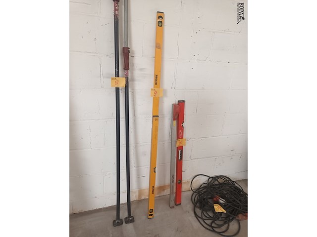 Lot 9 - waterpas ironside. 2 stuks - afbeelding 1 van  4
